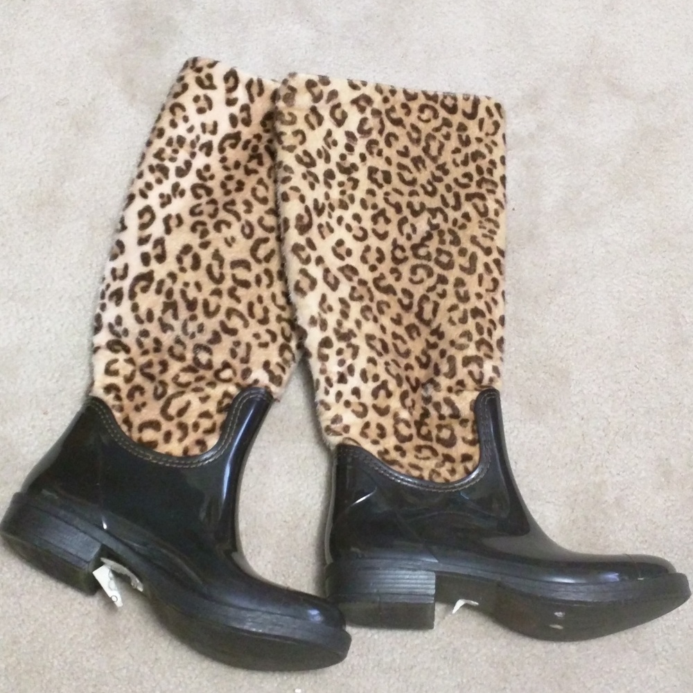 Leopard fur rain boots by Bamboo sz 8 NWOT
